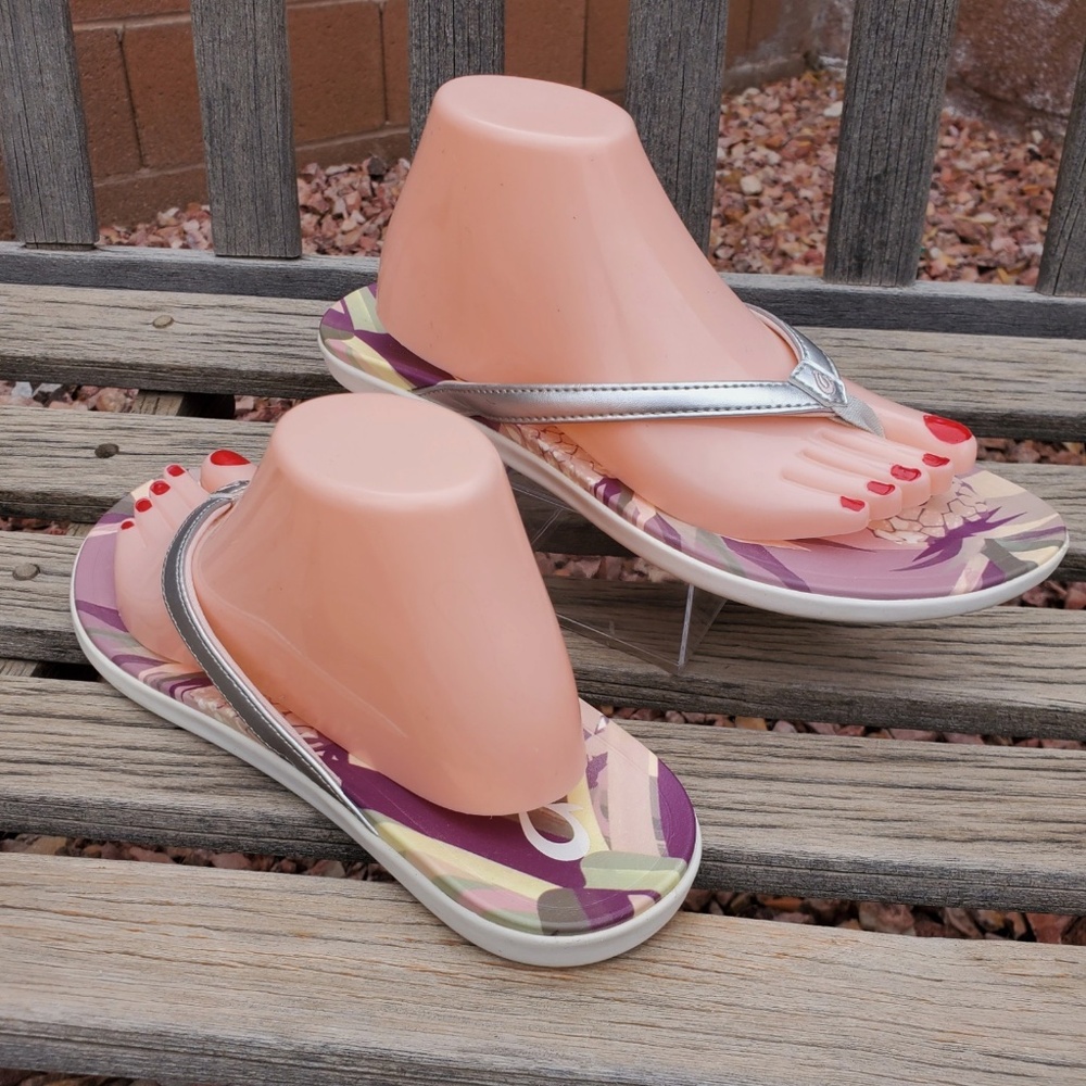 Olukai Ho'opio Hau Flip Flops Size 11 Women Silver Pineapple Sandals - Picture 2 of 12